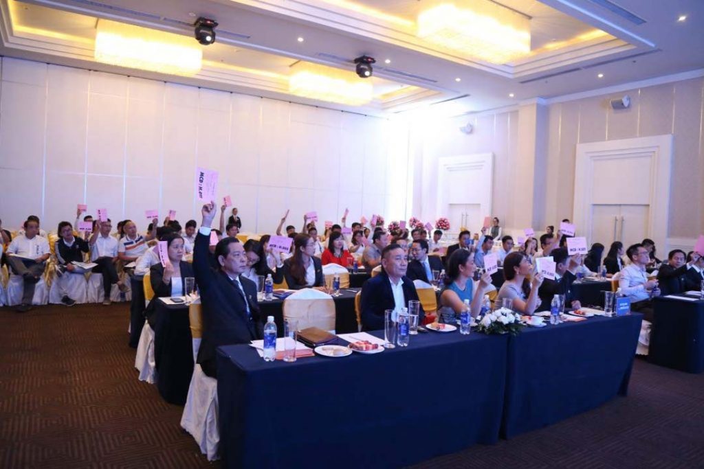 Các cổ đông dong phiếu biểu quyết các nội dung tại Đại hội.