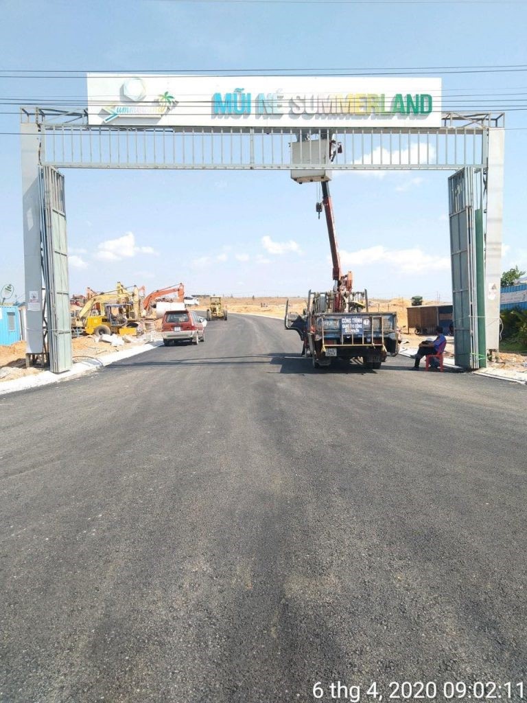 Cận cảnh tuyến đường 52 mét, nhìn từ phía ngoài mặt tiền đường Võ Nguyên Giáp vào dự án