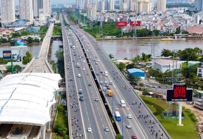Cầu Sài Gòn 2 (bên phải) - một trong dự án thực hiện theo hình thức BT. Ảnh: Gia Minh